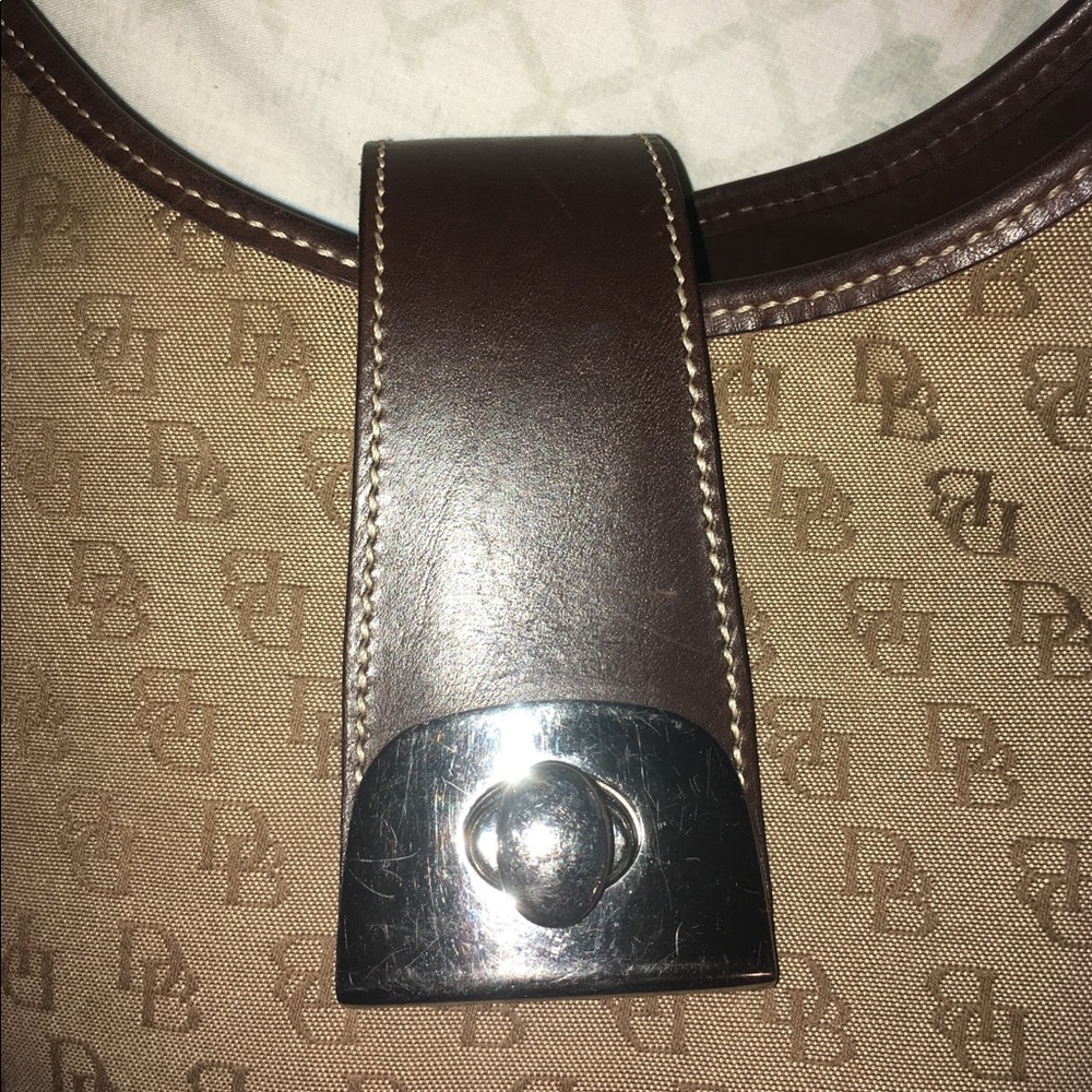 Authentic Dooney & Bourke Signature Purse - Picture 6 of 8